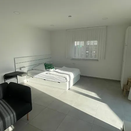 Boardinghouse Living Aparthotel 3*